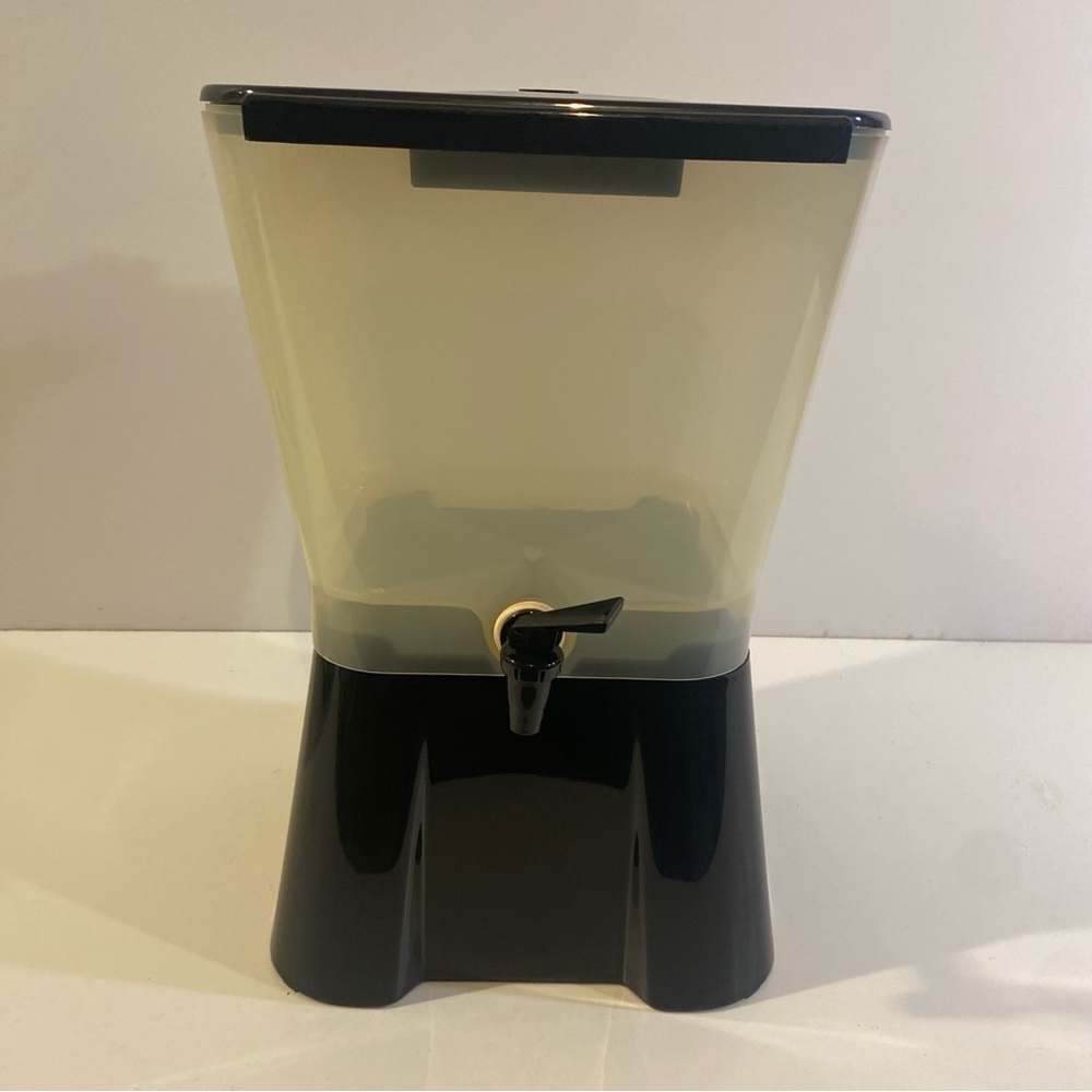 3 Gallon Slimline Black & Clear Beverage Dispenser 
Tomlinson Dripless Faucet